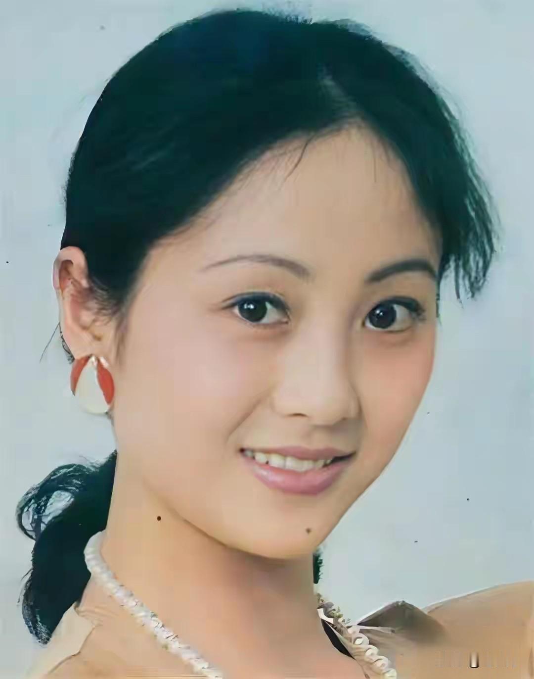 中国电影史人物之第1410位，董智芝（1960年2月22日一）生于上海嘉定区。