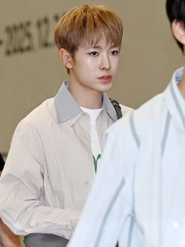 yushi 这是被自家 fans 回旋镖了吗？怎么今天生图看起来比吴是温还🥭 