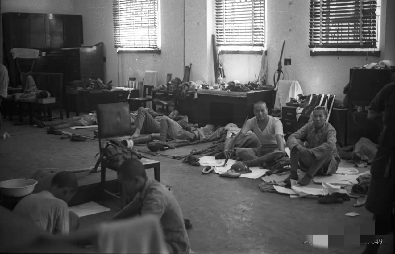 1937年淞沪抗战期间，这张照片拍摄后不久，他们几乎全部壮烈牺牲。
图中是88师