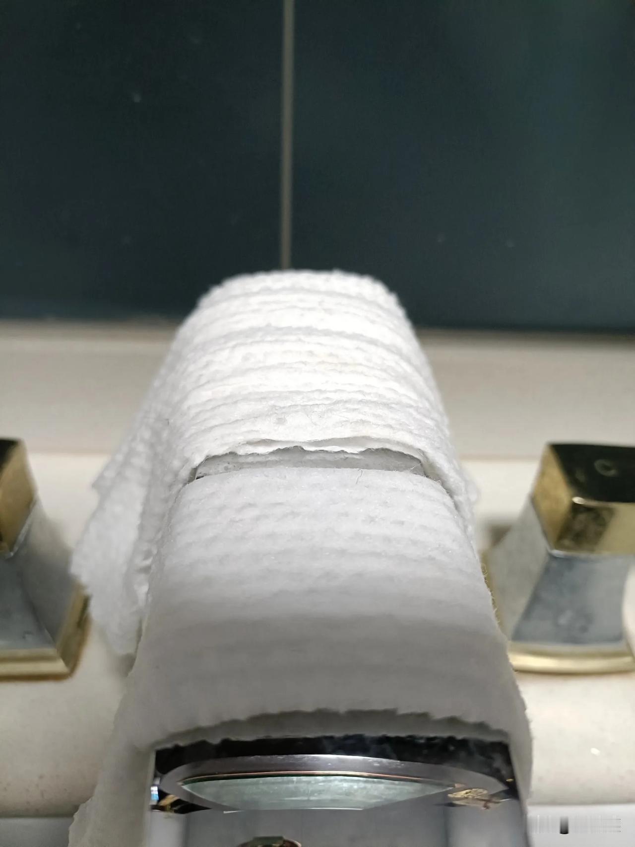 年轻人吐槽，一次性洗脸巾不一次性用的大妈中，我就是其中一位。[黑线]
我原本是不