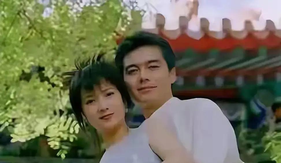 婚姻里最危险的，不是不爱了，而是爱得太用力了。
 
许亚军两段婚姻，说透了这个真