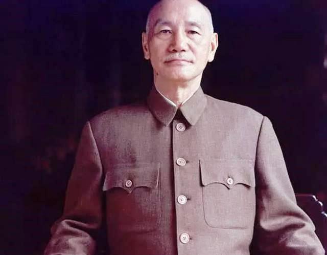 1975年4月5日午夜，中国国民党总裁蒋介石因心脏病在台北士林寓所去世。当消息传