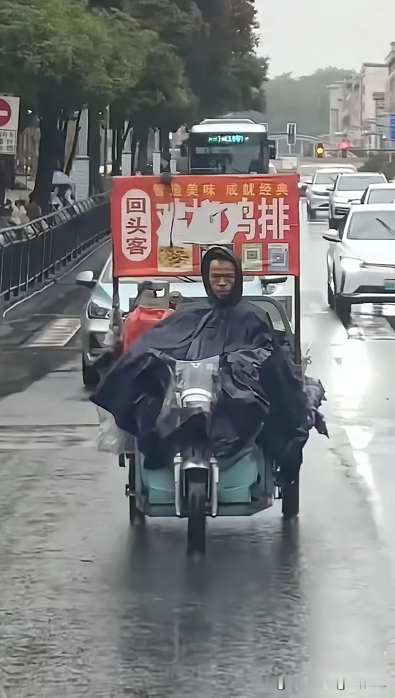 爆红全网的赣州鸡排哥，走红前的日子过得格外拮据——那会儿他每月拼尽全力，也只能勉