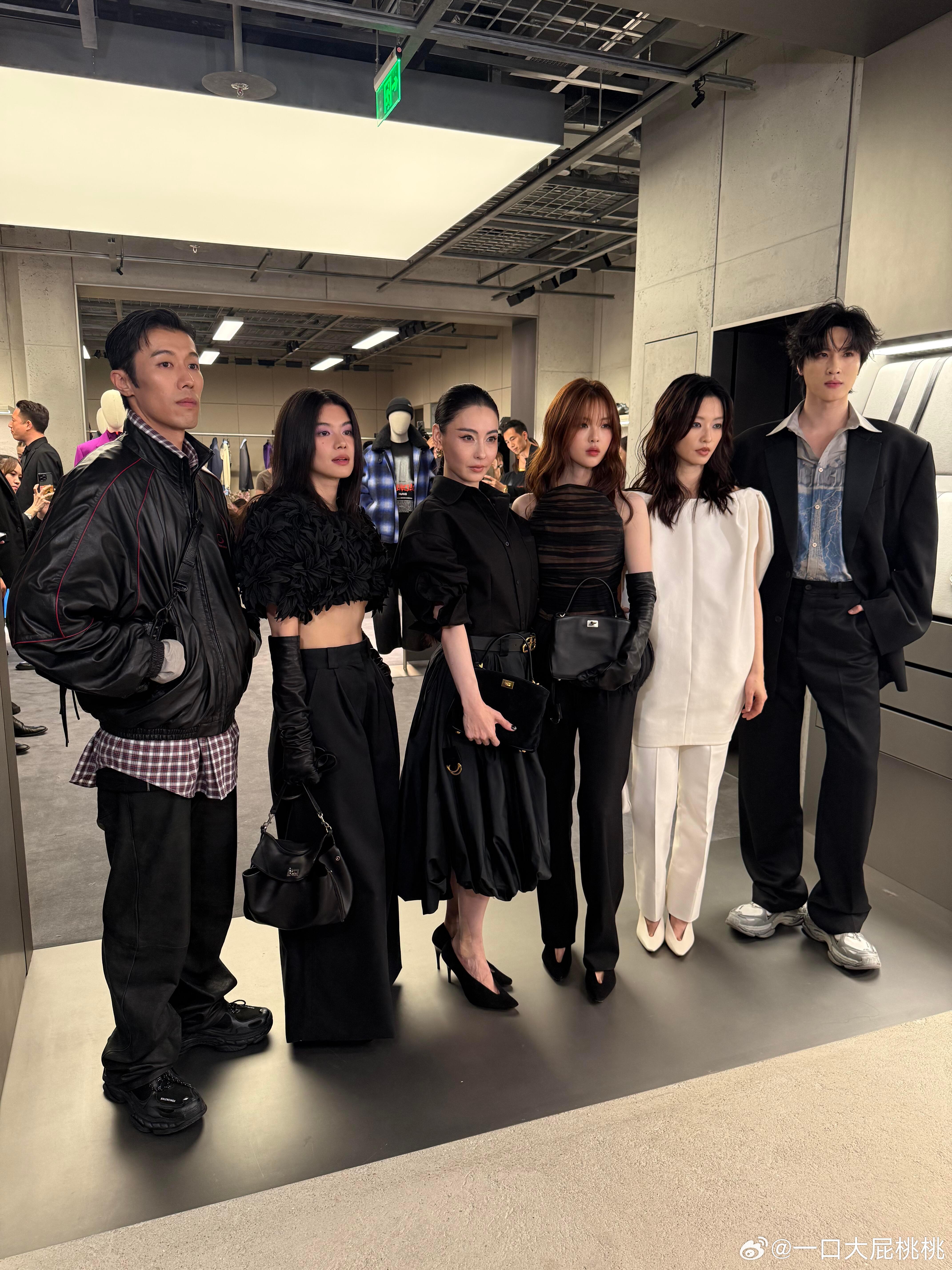 张柏芝、杨超越、周游、展轩、马吟吟、李蔓瑄齐聚巴黎世家广州太古里新店开业活动✨ 