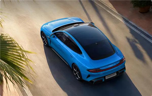 我同事非常喜欢燃油车，认为燃油车不可替代，我却持不同的观点，不久的将来，燃油车一