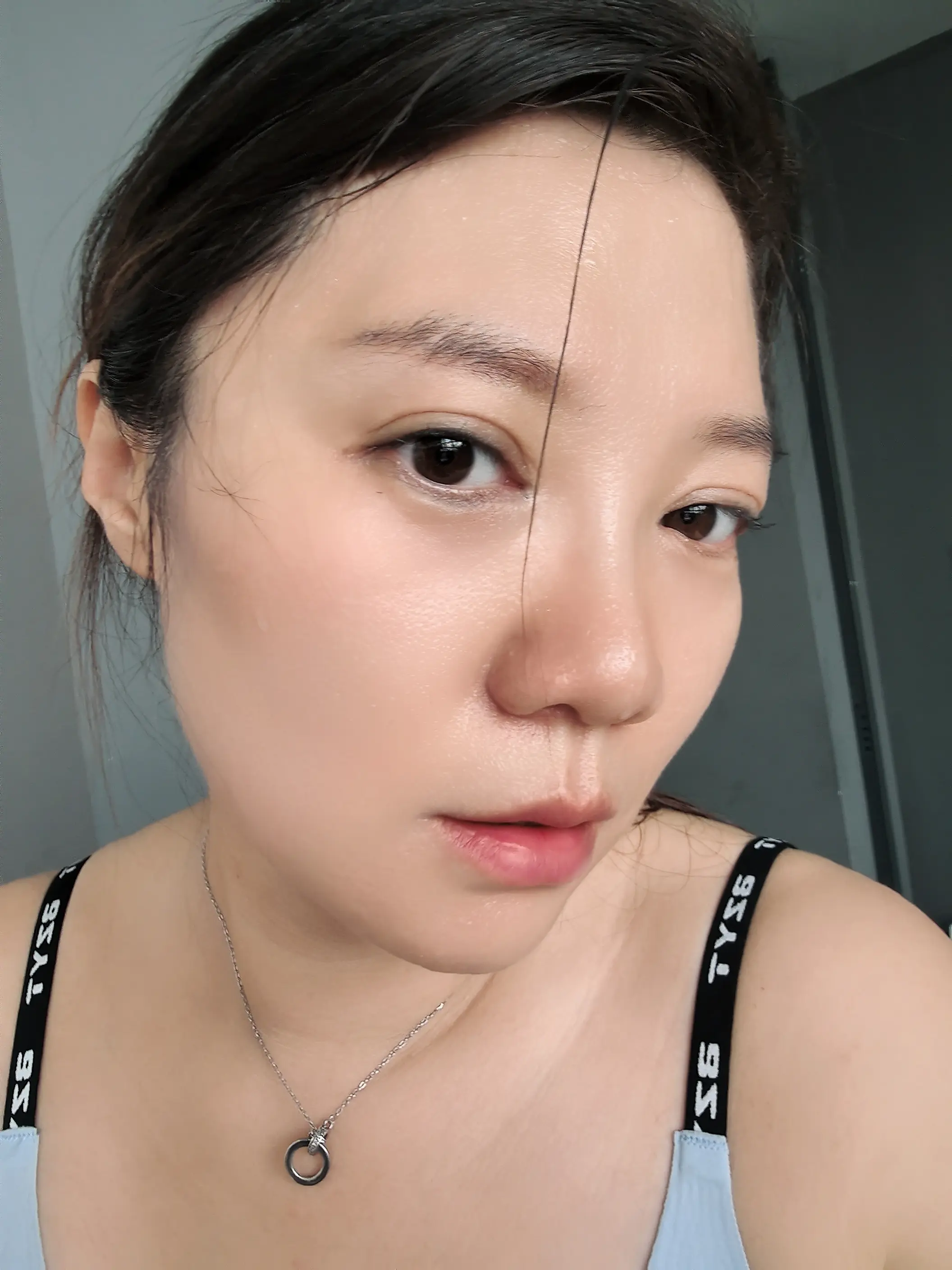早上6点半健身房。有氧60分钟，买菜回家。