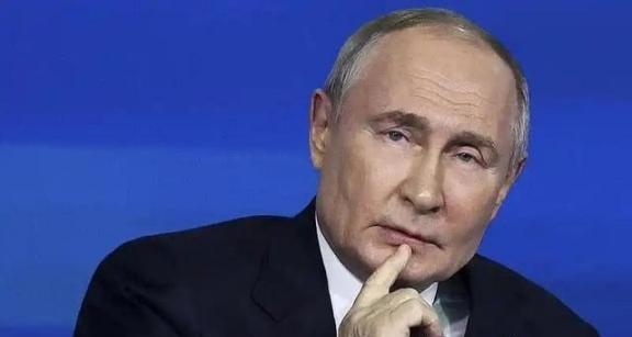 美国记者提问普京，如果中国要解放台湾，俄罗斯会不会掺和一把？普京干脆利落的几句话