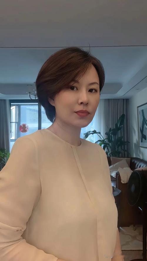 大龄剩女现象如今愈发普遍，在四线城市能看到，而在一线城市，这种情况更是屡见不鲜 