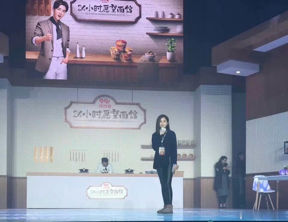 鹿晗汪聪合照汪聪晒与鹿晗合照了！聪姐和小鹿真的合作过很多次了！汪聪晒与鹿晗合照两