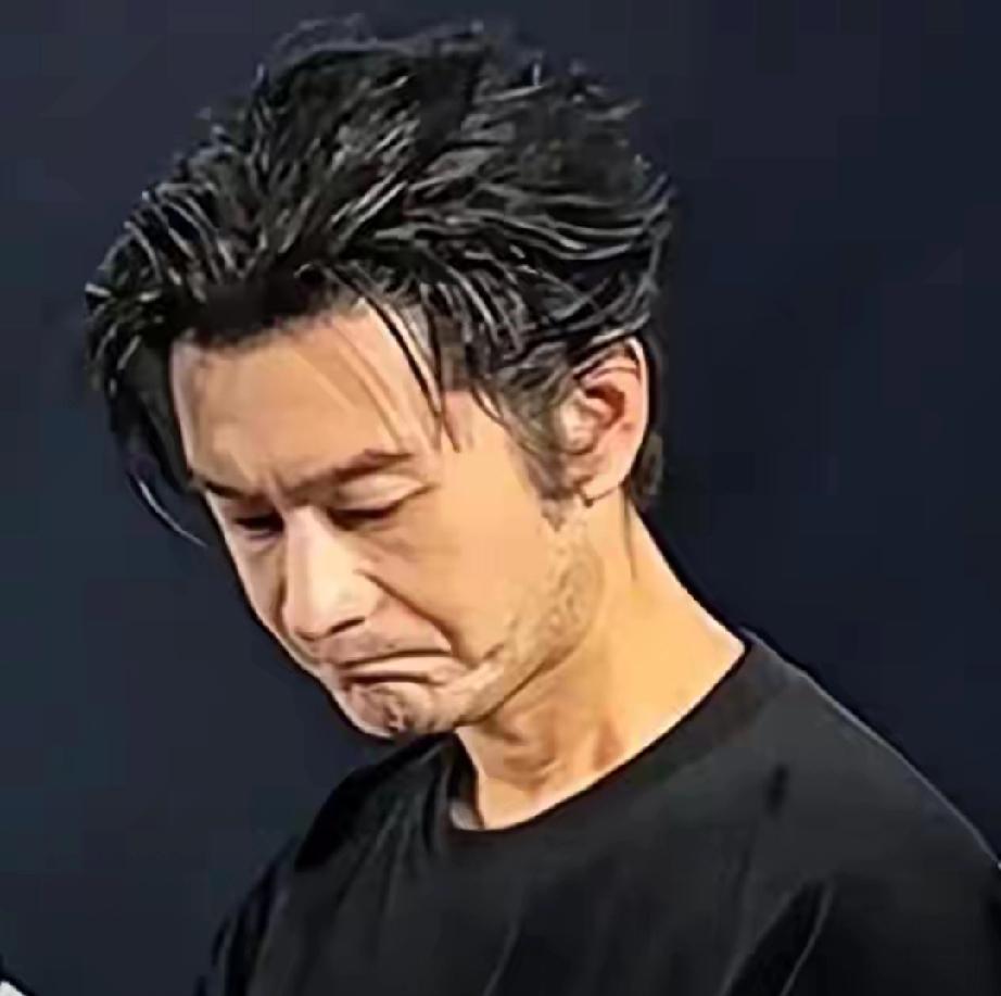 24小时内双双就医！黄晓明前脚刚入院，杨颖后脚拿药被拍，状态惹心疼
 
    