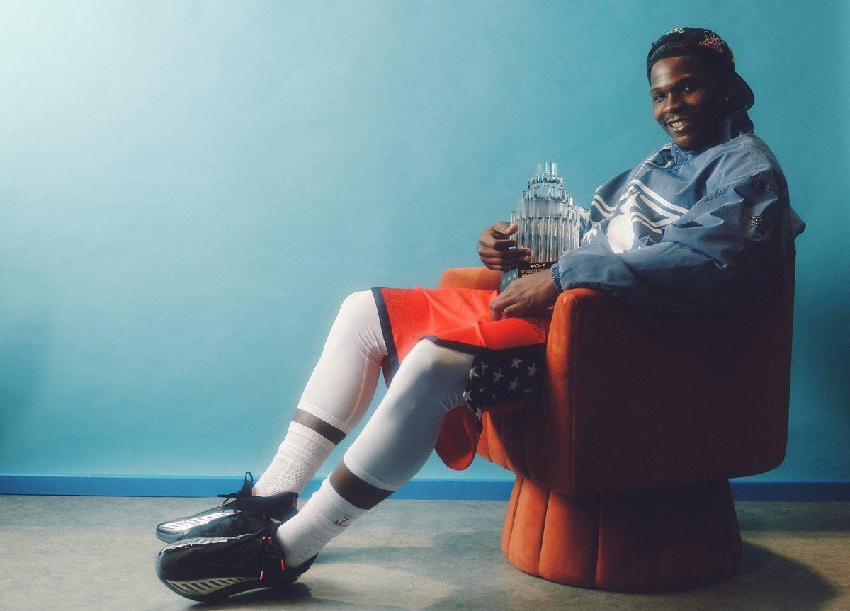 这张确实照的好啊希望下次换个奖杯抱着晚安 