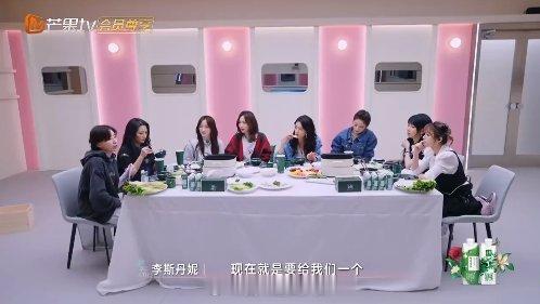陈昊宇陈丽君在哪都拿第一 乘风2025师姐的假日火锅局 看师姐们的火锅局，陈昊宇