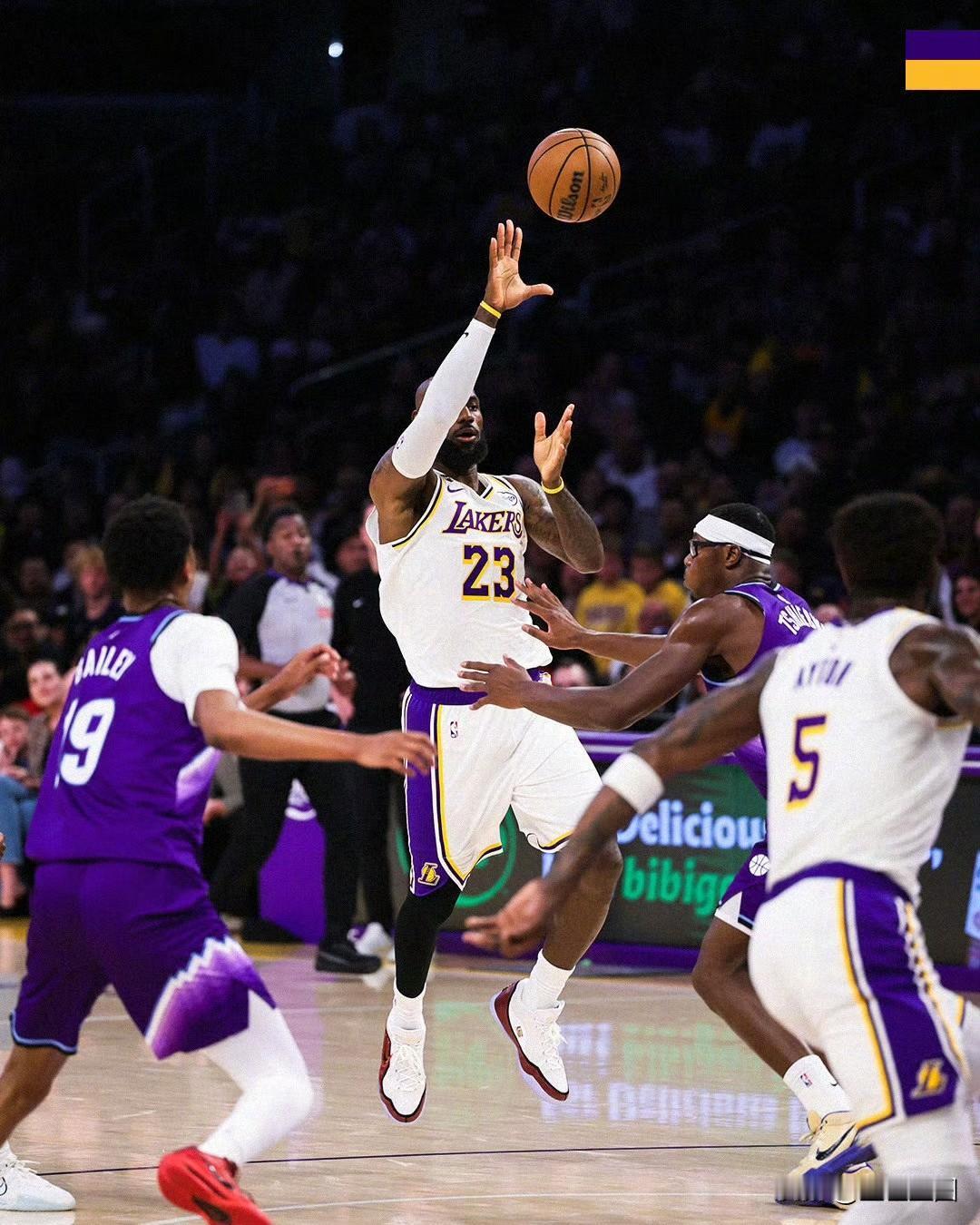 湖人131:107大胜爵士，不过马刺也输给了掘金，所以湖人还是西部第四，首轮对手