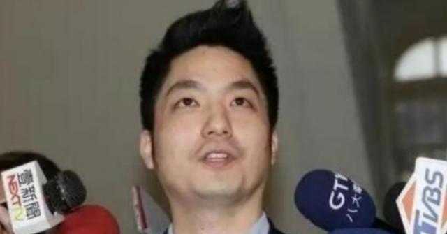 台北市市长、蒋介石的曾孙蒋万安直接把话撂下了！他当着媒体的面斩钉截铁地表示，自己