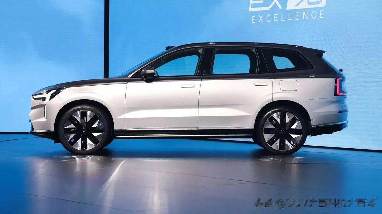 沃尔沃EX90因激光雷达软件代码问题推迟至2024年交付，延期大约5-6个月。沃