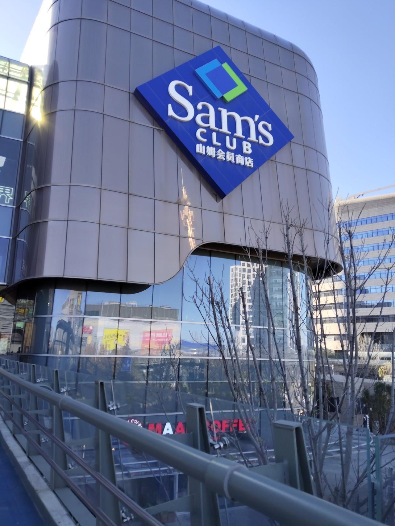 网店打垮了实体店？实体店的经营方式亟待更新。传统实体店往往是进完货后，静候顾客上