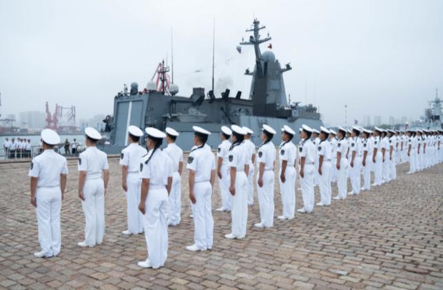 7月上旬的黄海海域，一场针对现代海战新威胁的实弹射击演练正式展开。据央视军事公开