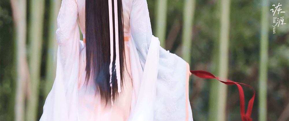 迪丽热巴 《白日提灯》贺思慕 / 动图▷EP28-11 垂发+粉衣+花钿-竹林 