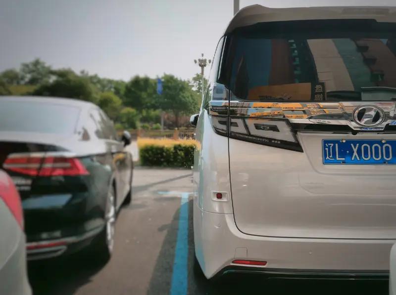 选家用MPV真的不能脑子一热跟风冲，先掰着手指头算算自己家的真实使用场景。
90