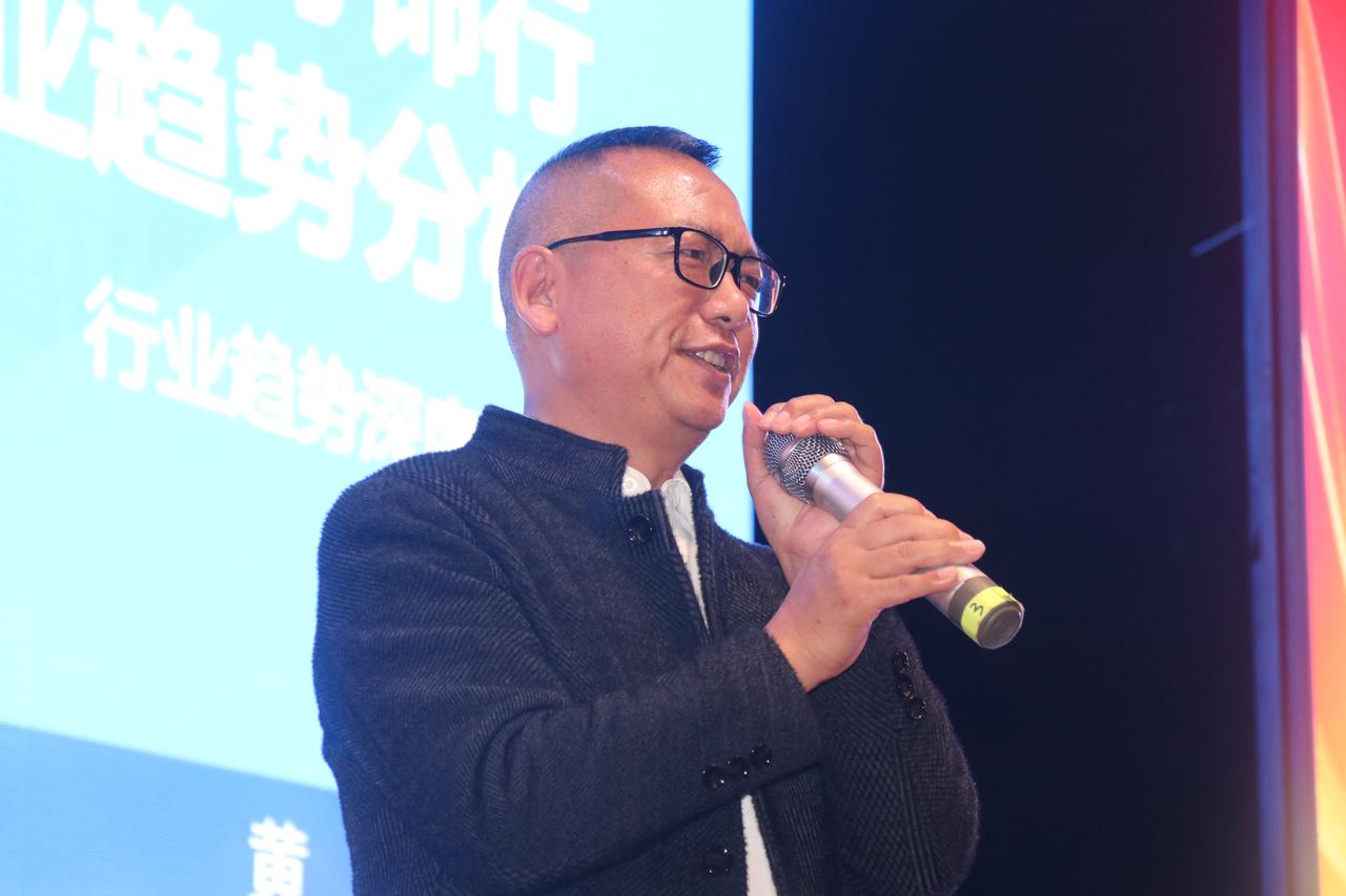 写作的本质是什么写作的本质，一定首先是愉快自己。连自己都愉悦不了，你是坚持不下去
