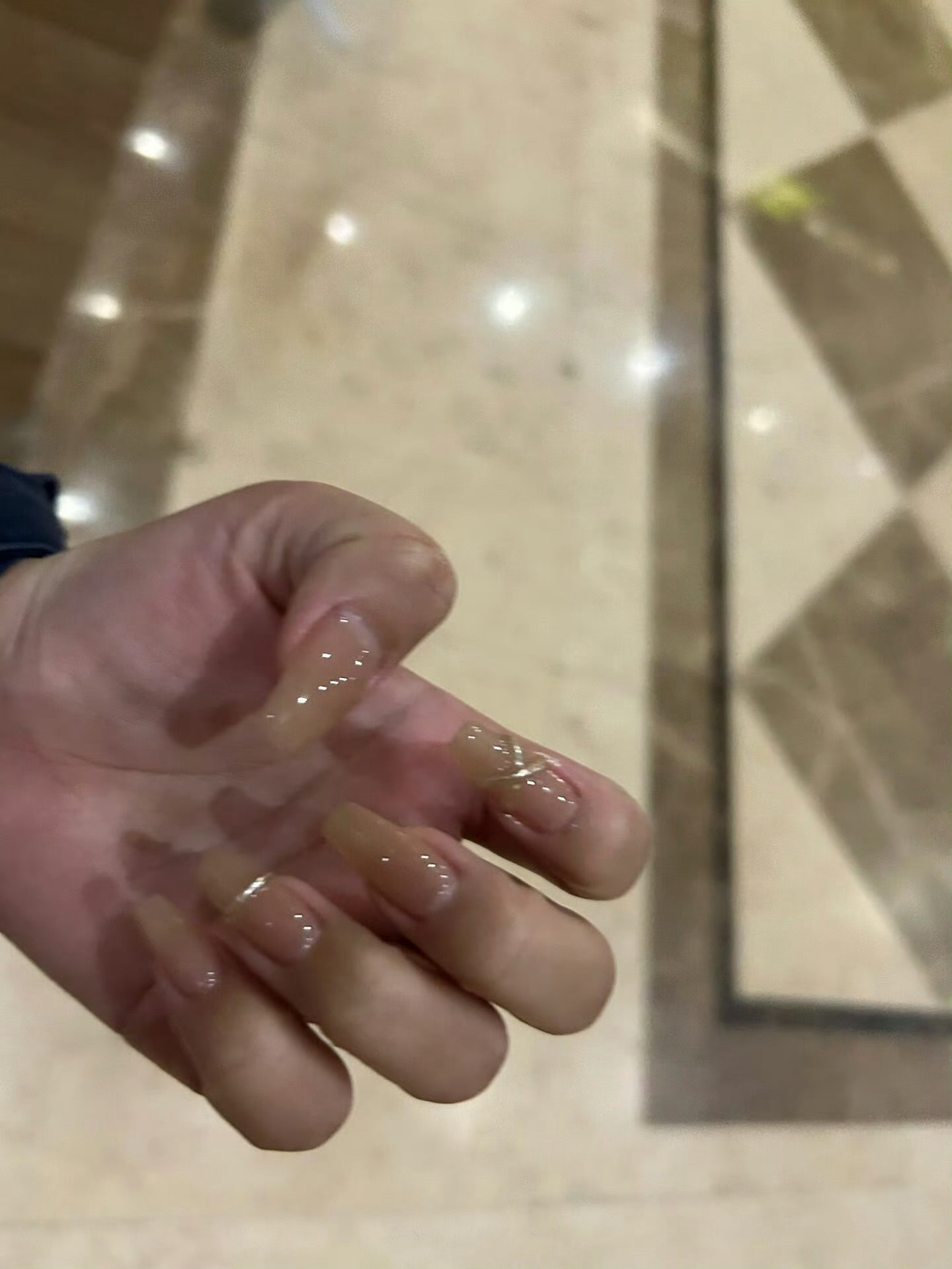 我爸说我指甲像KTV和酒店的女的 