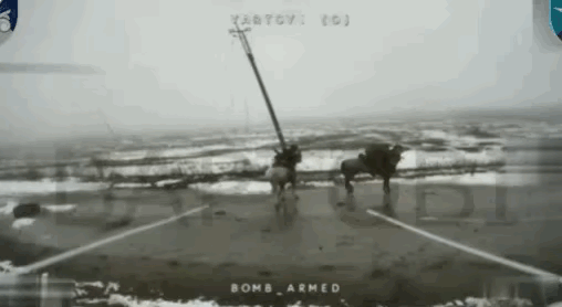 俄军在冬季继续使用骑兵突破，乌军无人机也继续执行“人去马留”的策略。

这仗打得