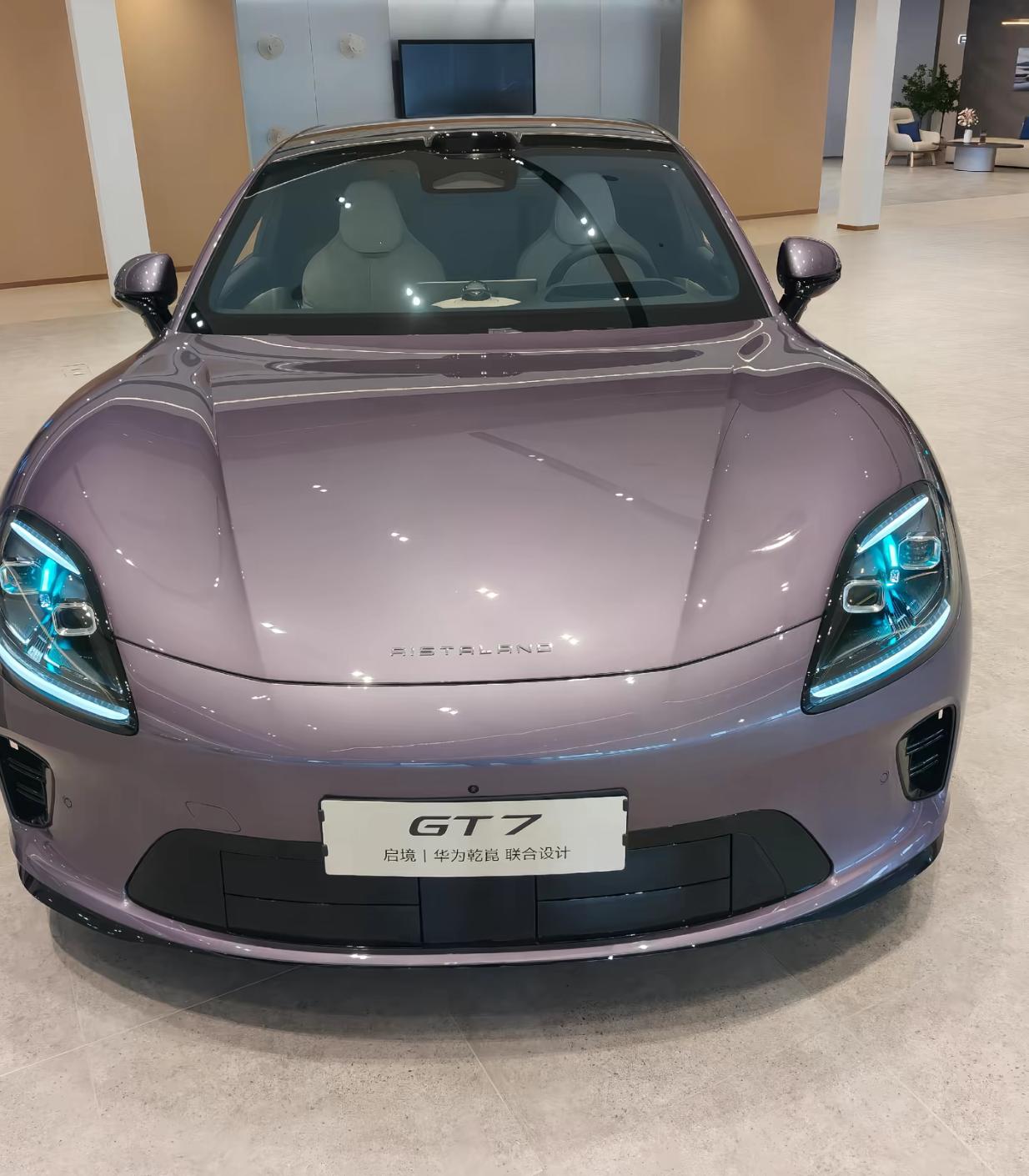 别小看“21万猎装”这个标签，年轻人要的就是花小钱装大杯。空悬和超充是硬通货，猎