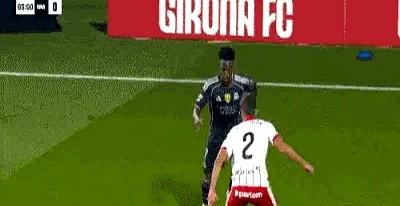 说真的，今晚这球，除了那个点球，其他时间我基本是快进着看的。
全队踢得那叫一个便