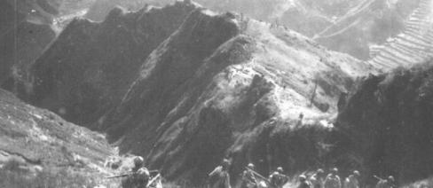 1938年，500日军屠村后沿山沟撤退，25岁团长率部狂奔25公里设伏，一夜全歼