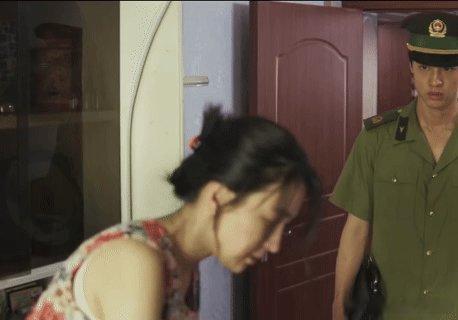 马苏演出母亲最绝望的一面新剧《树影迷宫》里马苏演绝了！女儿被害后，她蜷床颤抖、熨