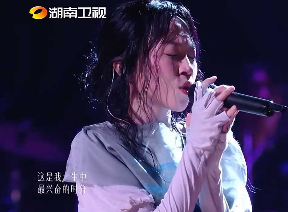 节目里窦靖童的纹身是遮起来了？浪姐直播窦靖童纹身没遮