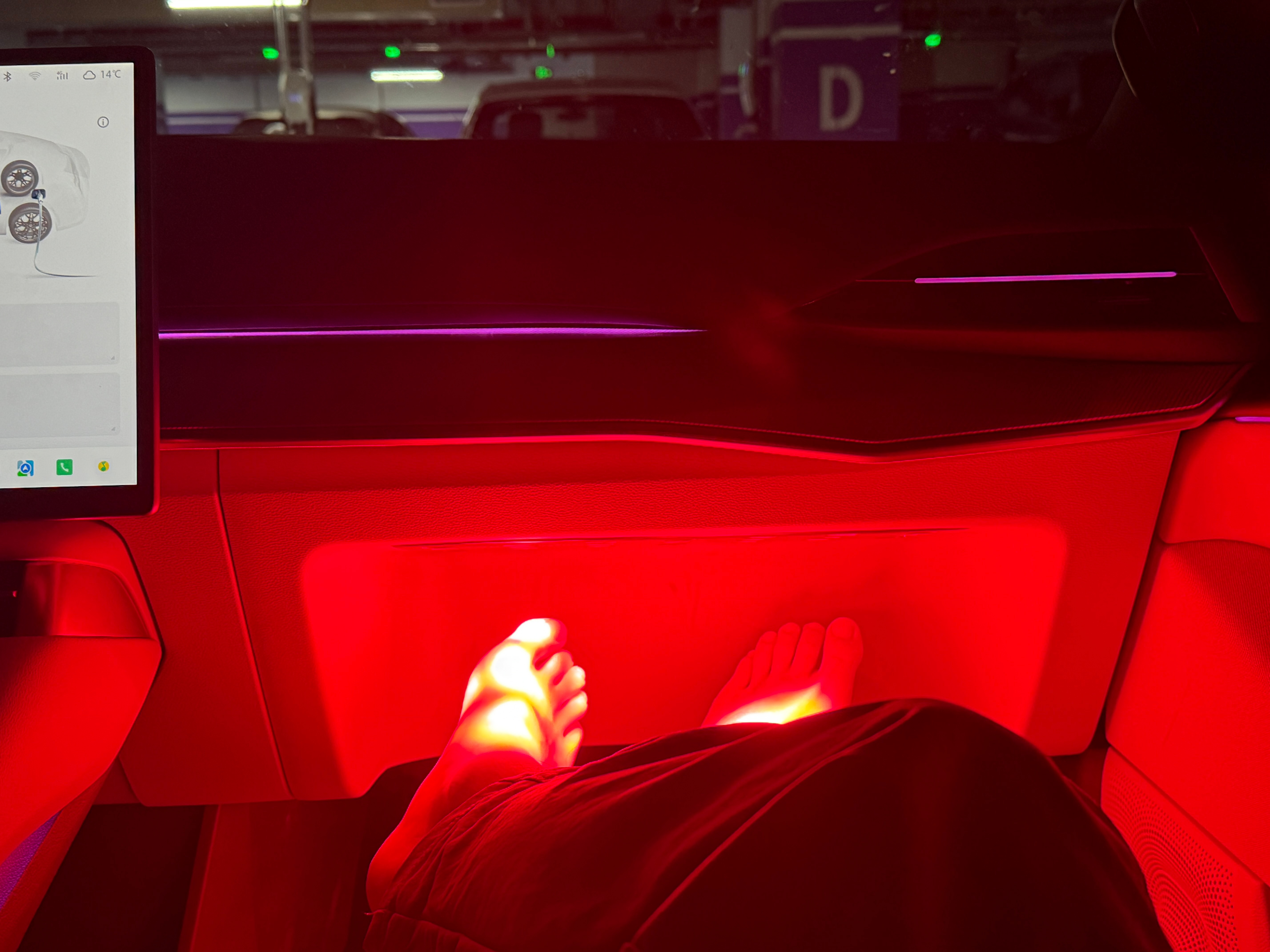 极狐全新阿尔法s5 竟然能边充电边做足部理疗，你受得了吗大v聊车康熠车视界的专属