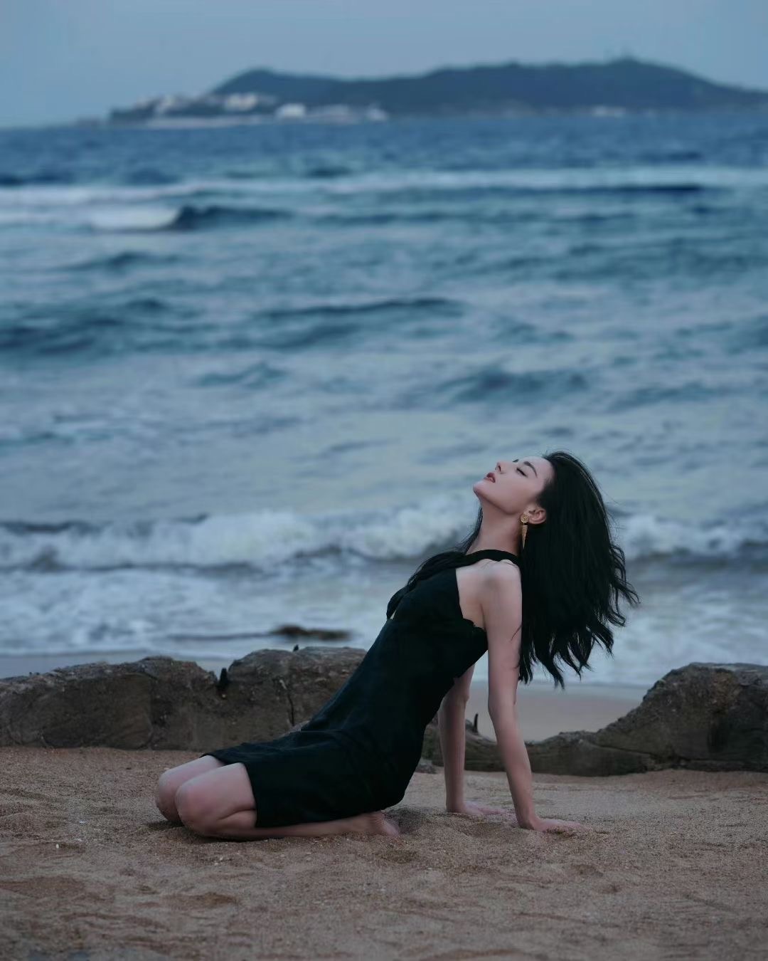 迪丽热巴钰珑 dlrb 迪丽热巴功夫女足 dlrb 迪丽热巴卫蓝不好意思打扰了，
