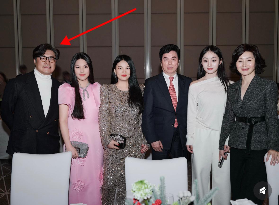 这个娱乐圈
我最想不明白就是李湘了
她明明不缺钱，还是只有一个女儿，为什么还能和