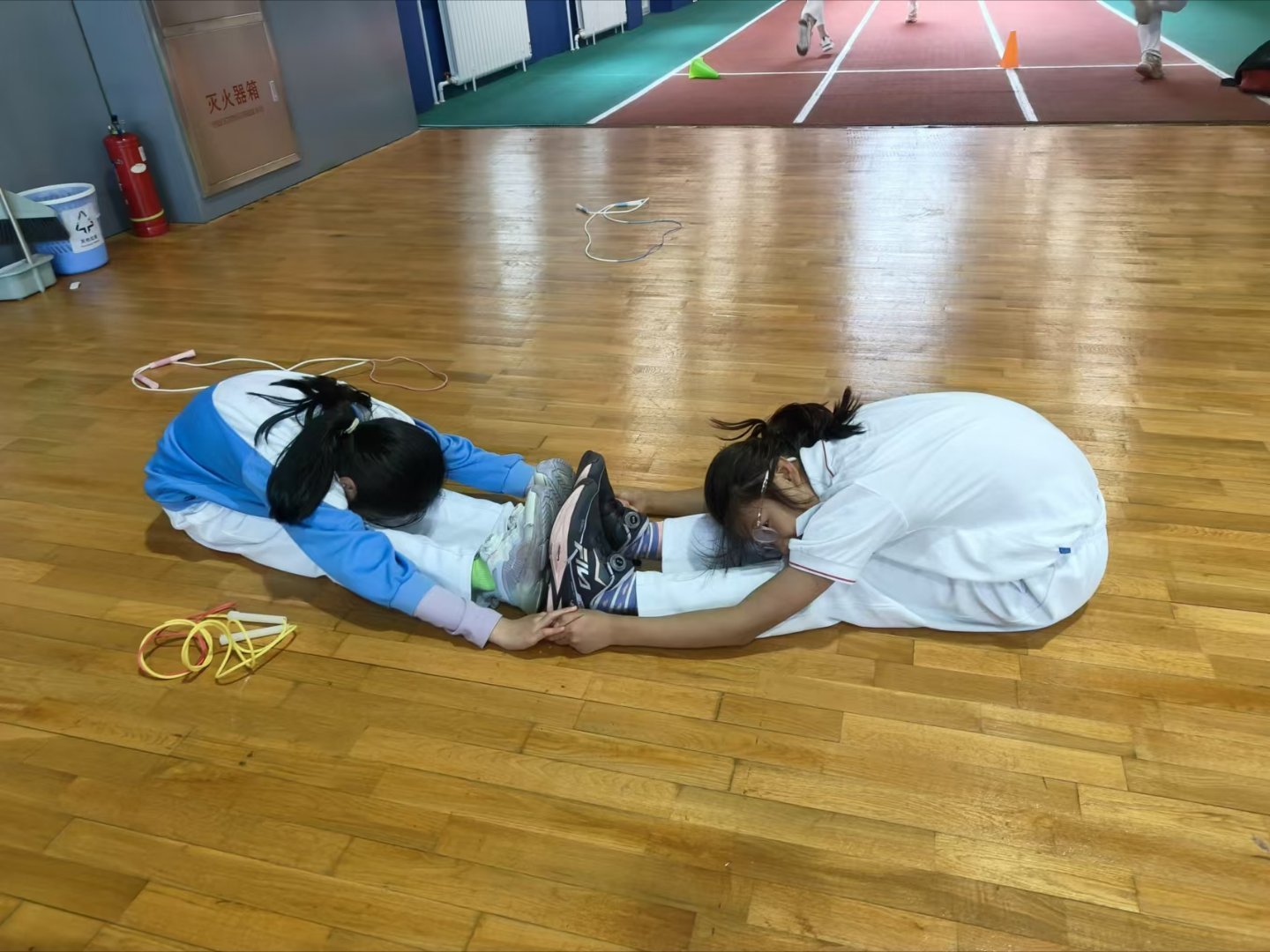 波妞同学今天回家，说，今天体测了，轻轻松松全满分💯。一分钟跳绳217个新纪录，