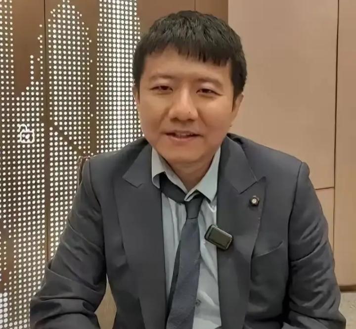 中国青年数学家邓煜获得菲尔兹大奖！

邓煜，37岁，深圳人，数学家，现任芝加哥大