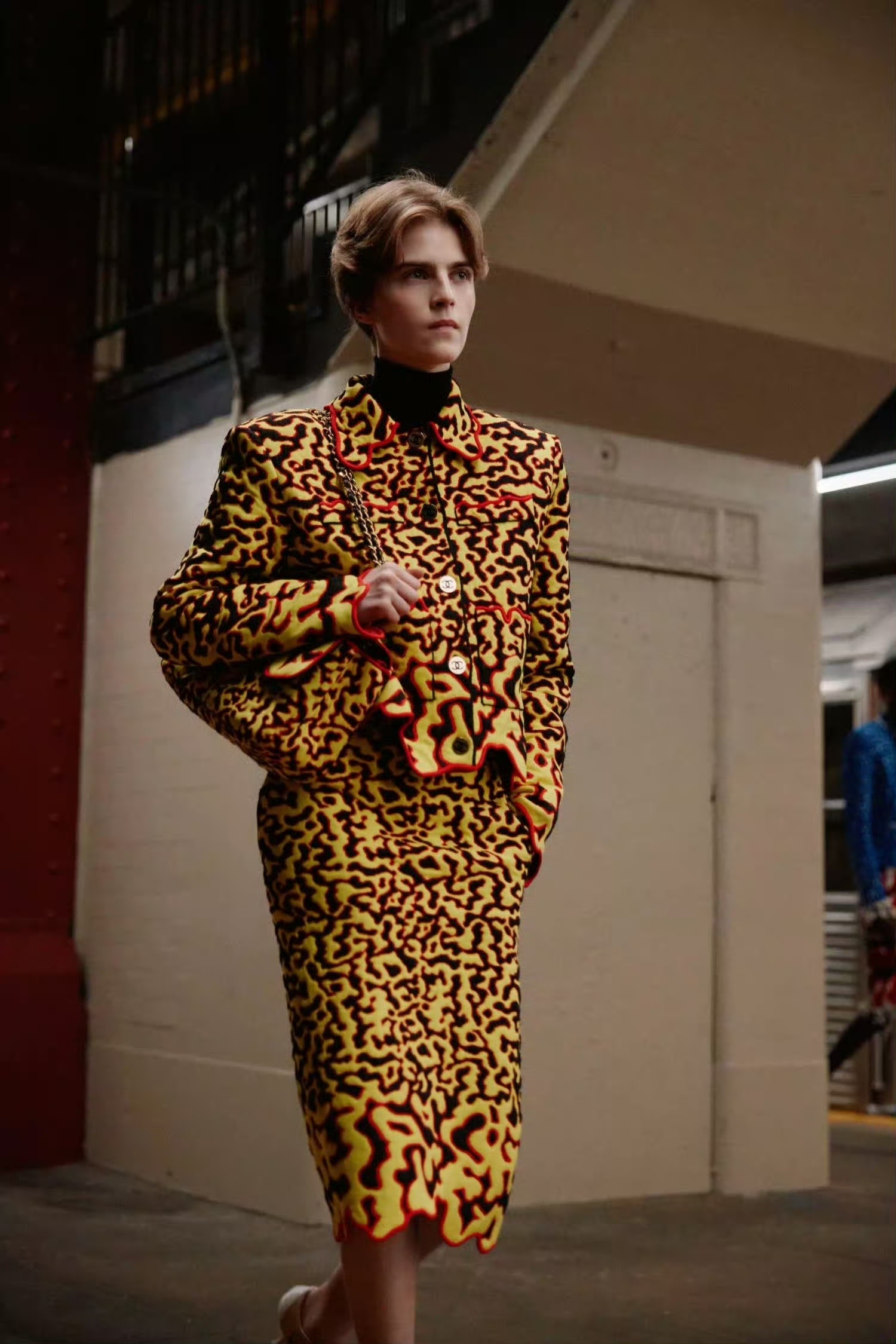 辛芷蕾时尚芭莎五月刊封面预告，带来香奈儿2026高级手工坊系列亚洲首封，威尼斯影