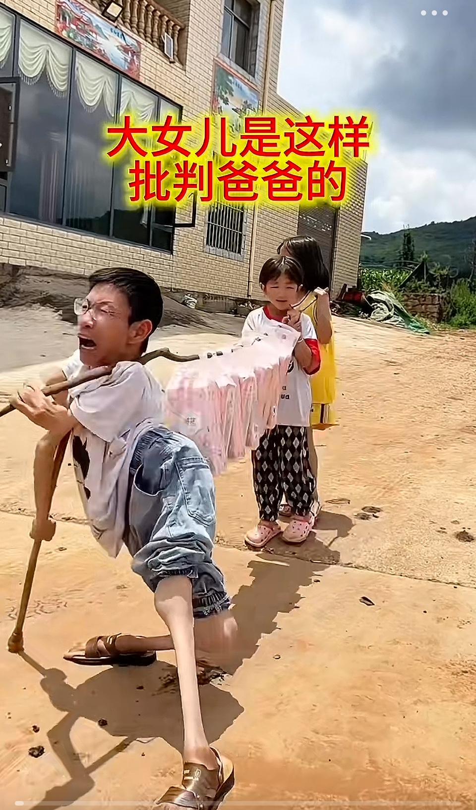 这个就是始祖鸟男人，刚看到的时候我还以为是ai合成的假人呢。
结果是个真人，还生