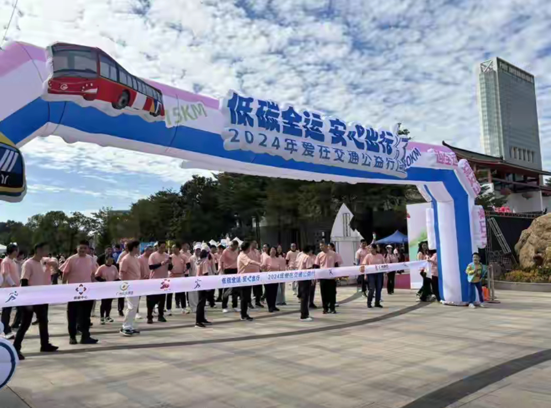 【 广州原来自带暖宝宝体质 】喜迎暖冬，爱满羊城。近日，广州各城区陆续开启各种爱