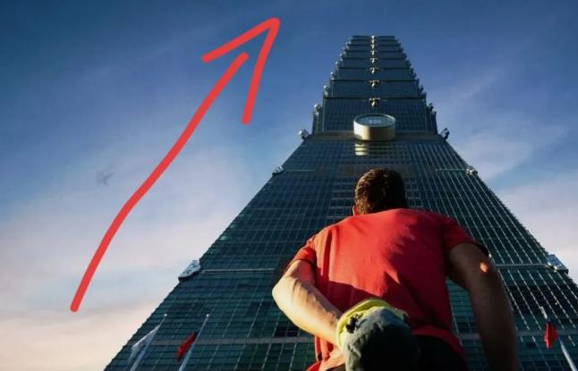 徒手征服 101 大厦的霍诺德绝对是个狠人，唯一没想到的是，开爬之前，他竟然掏心