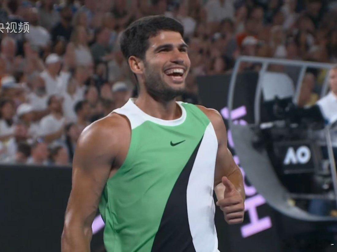 笑的像个瓜子，好可爱❤️阿尔卡拉斯首进澳网男单四强，大满贯全四强get！阿尔卡拉