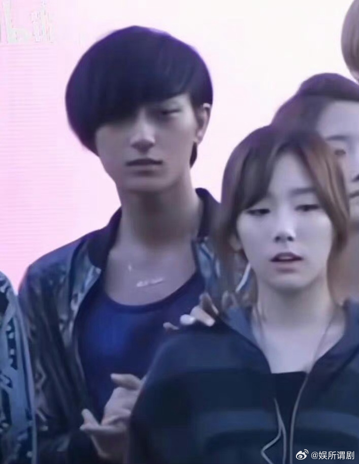 黄子韬以前这大厚斜刘海也太非主流了 ​​​