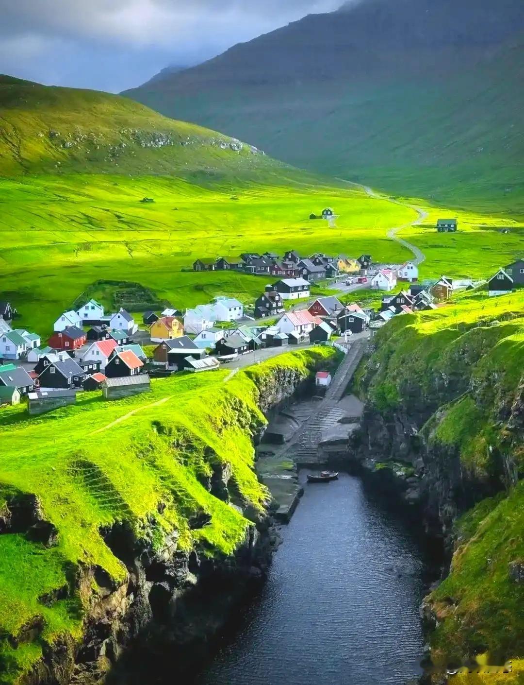 从一位话多少年
变成了沉默寡言的大叔
唯一收获就是温柔贤惠的妻子
一双健康快乐的