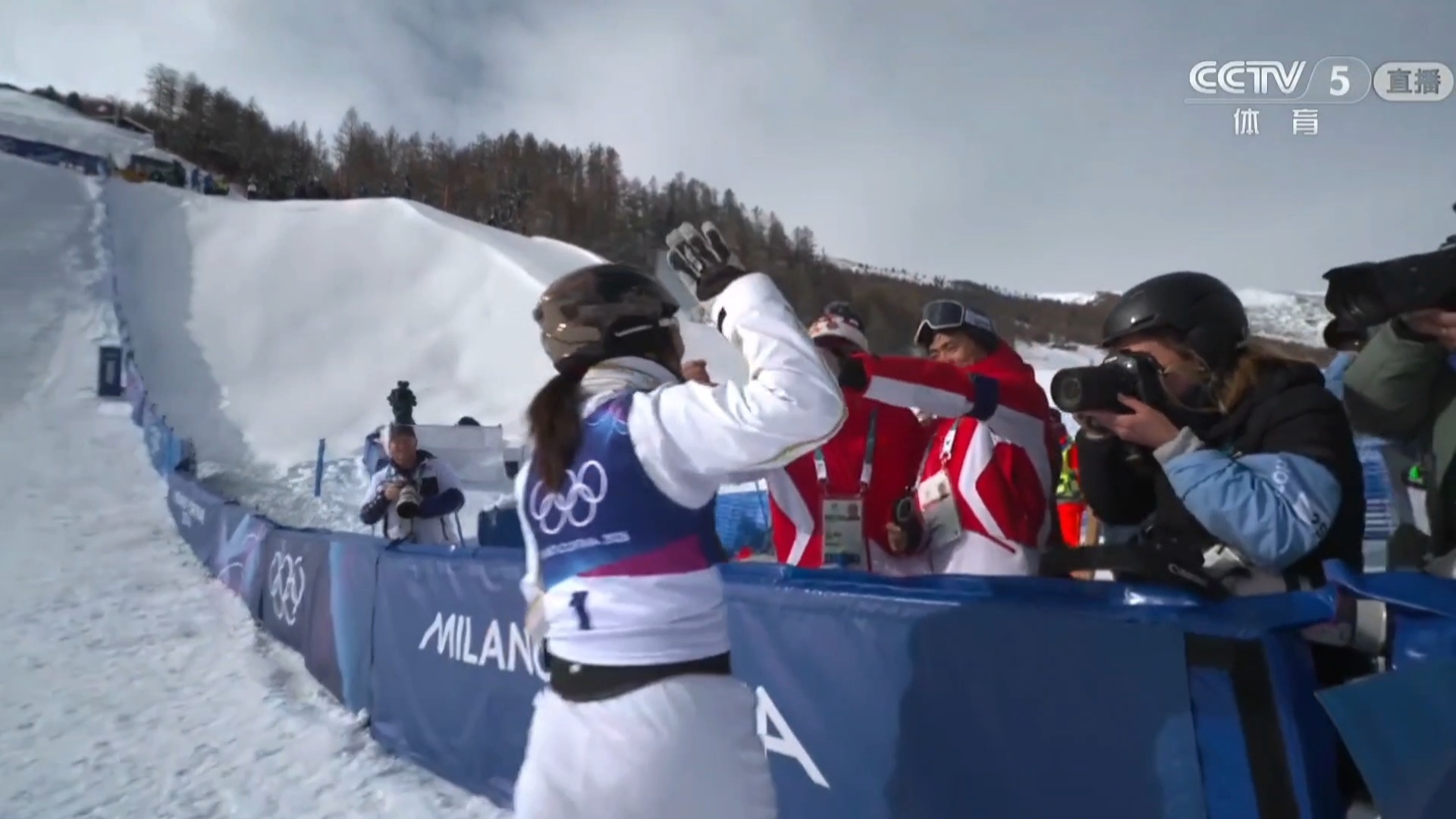 徐梦桃金牌继北京冬奥的“我是第一吗！”徐梦桃米兰冬奥又出金句“我怎么做到的！”中
