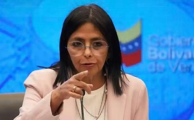 特朗普估计气的脸都青了，本以为把马杜罗抓走，委内瑞拉这下要彻底跪了。但他万万没想