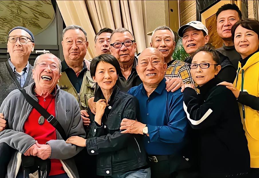 这部电视剧，看了好多遍，这些面孔要多熟悉有多熟悉，打造一部好剧，除了好的编剧，导