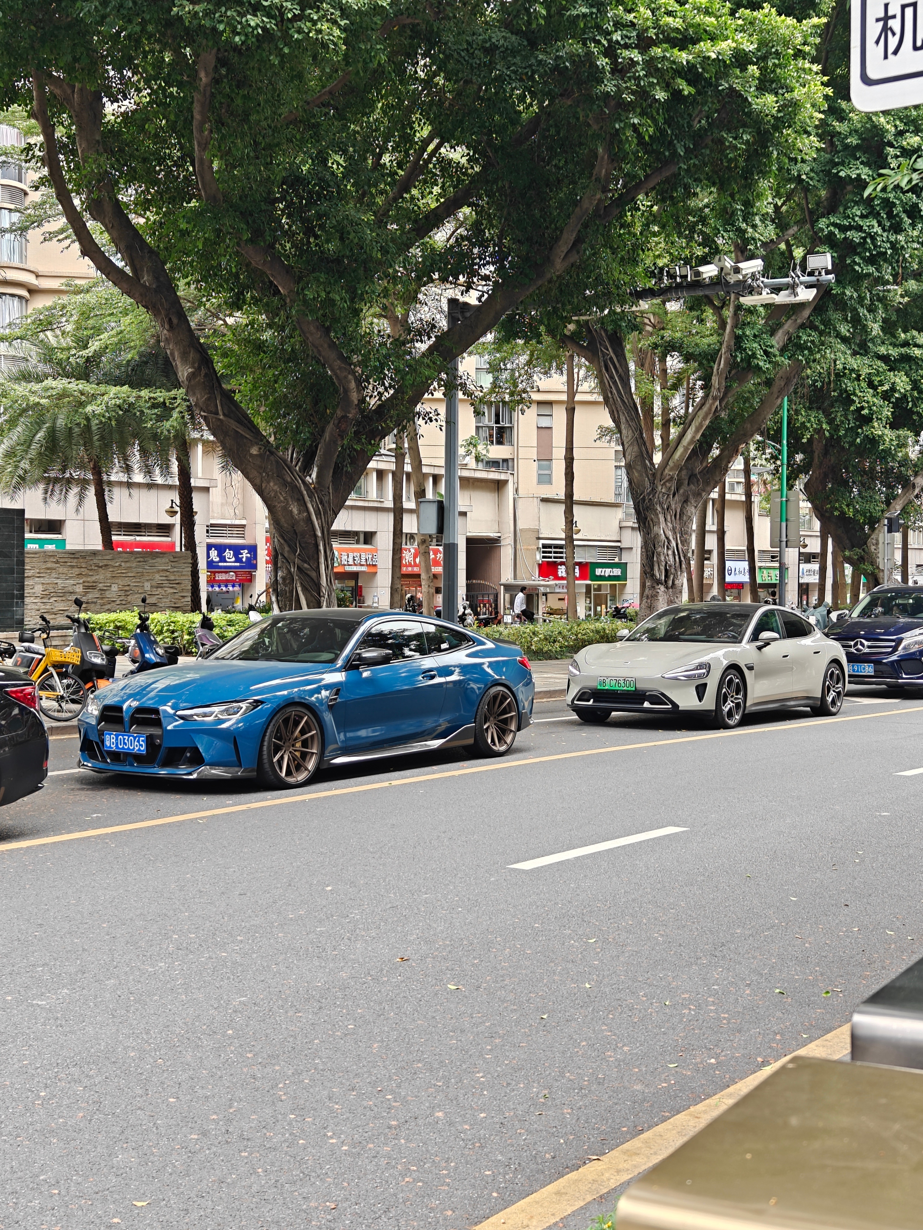 这两车拥有哪辆会让你情绪价值更高？ [doge] ​​​
