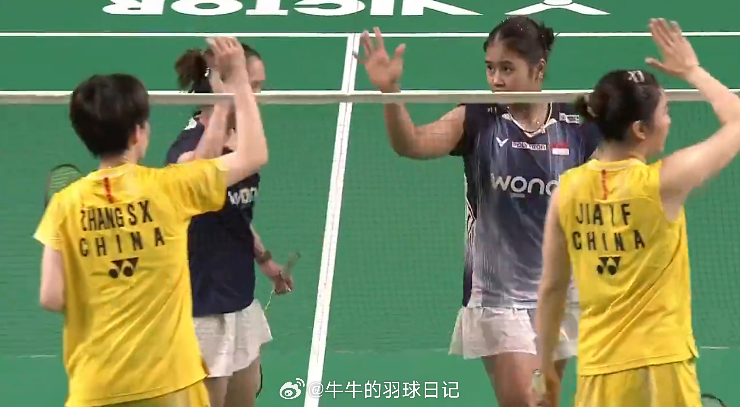 女双 半决赛 贾一凡(1)/张殊贤 21-12 20-22 21-16 阿莱西娅