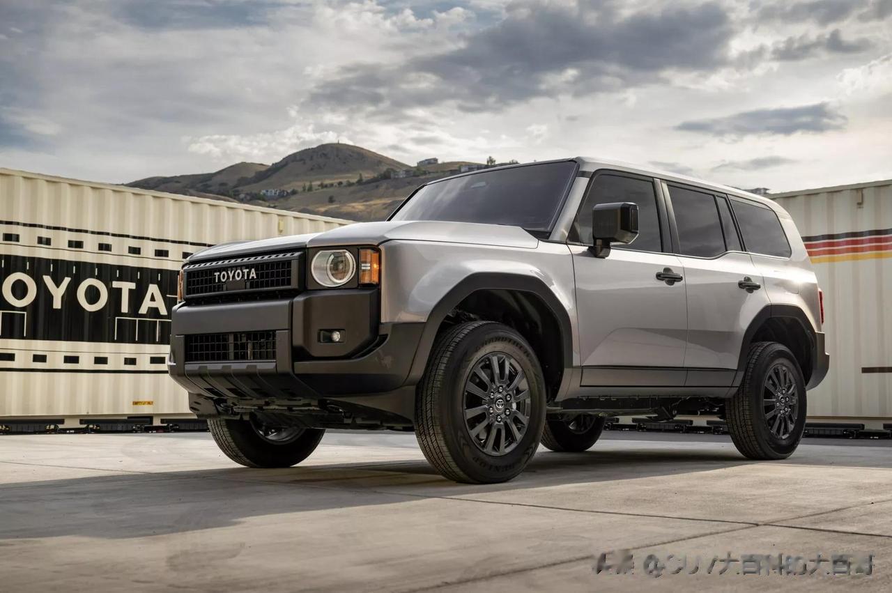 外媒实拍全新丰田普拉多，来看看这款车的静态表现如何？织物座椅看起来很舒服