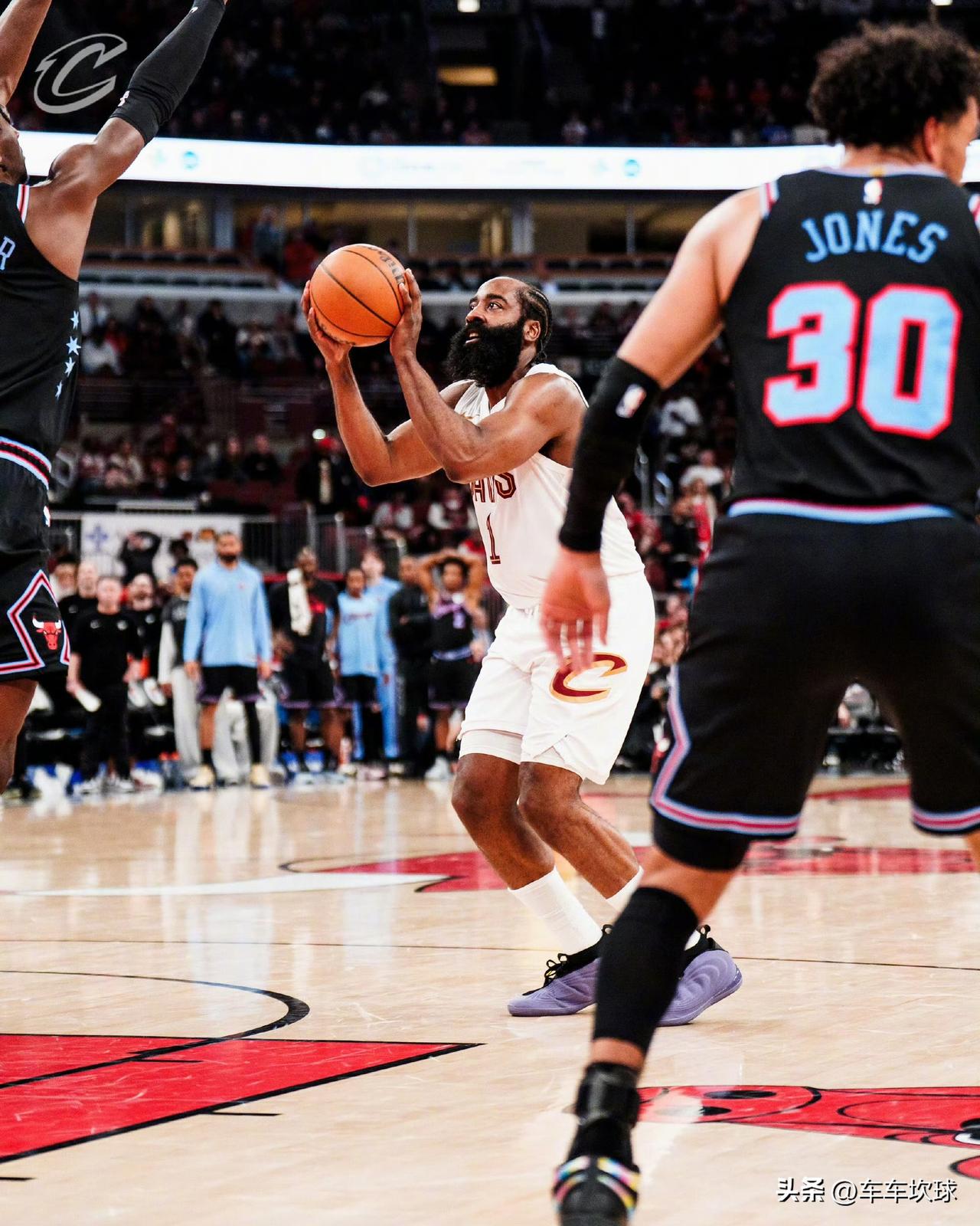 今晚哈登对阵公牛队的表现怎么样？关键登

全场比赛结束，公牛29分翻盘未果

登